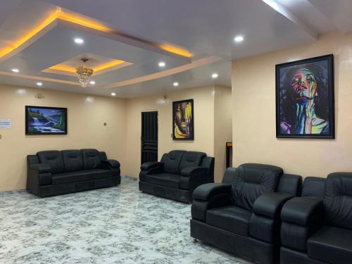 Koplietošanas atpūtas telpa ar TV, Umbrella properties - Eleyele Ibadan in Ibadana