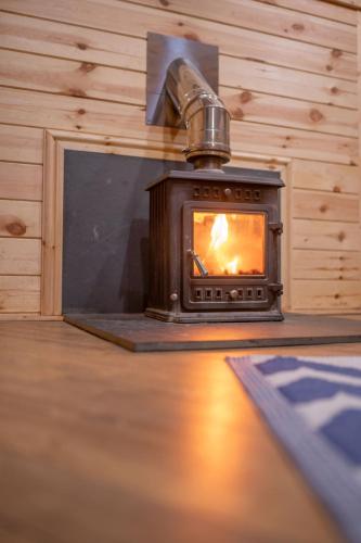 Pine Tree House with Hot tub & Sauna 5