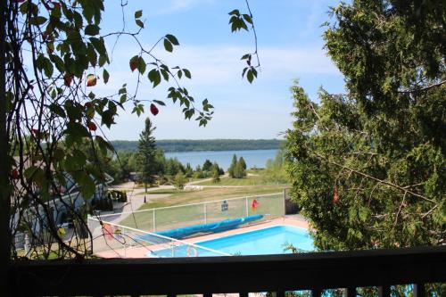 Double Room with Two Double Beds and Lake View