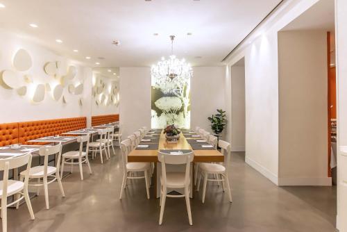 Restaurant, Hotel White in Trevi