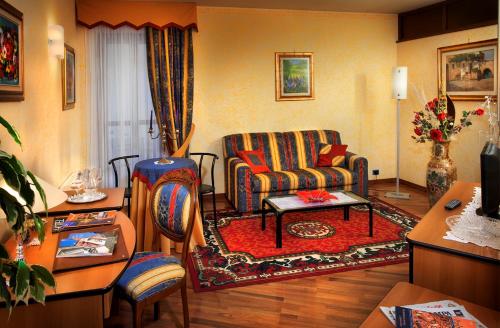 Hotel La Ruota Room Type - Suite with Balcony Hotel La Ruota Room Type - Suite with Balcony