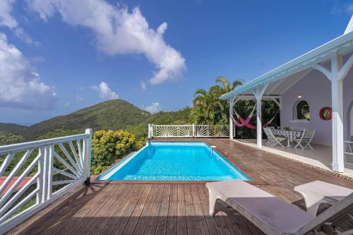 Villa Palmier rouge avec 3 chambres, piscine à débordement, magnifique vue mer et coucher de soleil - Location, gîte - Sainte-Luce