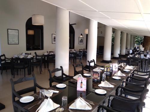 레스토랑, 헤리티지 암베푸사 호텔 (Heritage Ambepussa Hotel) in 케갈레
