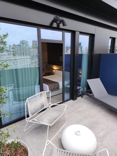 Superior Room with Terrace image 3