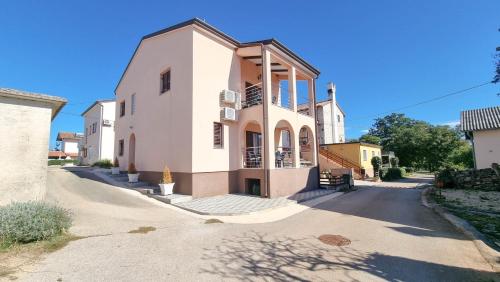 المنظر الخارجي, Lucijana in Buzinija