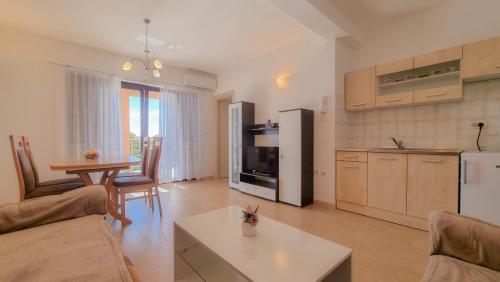 مطبخ, Lucijana in Buzinija