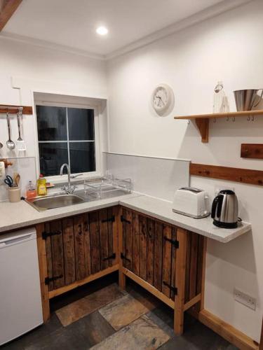 Kempies-Cozy house on the NC500 in دورنيس