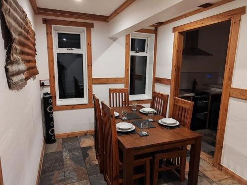 Kempies-Cozy house on the NC500 in دورنيس