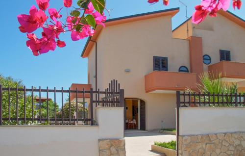 3 Bedroom Pet Friendly Home In Noto