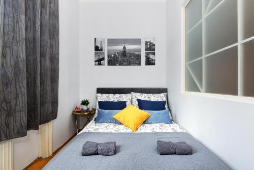 Singer Apartment R161 - image 13