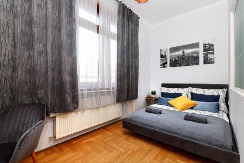 Luxury Central Apartment 1 R161 - image 10