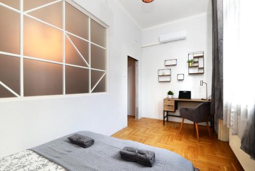 Singer Apartment R161 - image 9