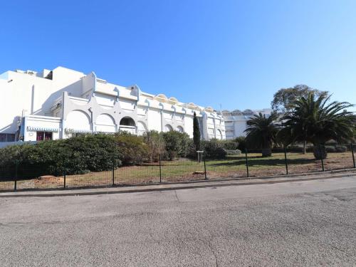 Appartement T2 Climatisé, Grande Terrasse, Piscine, Proche Plage, Idéal Famille - FR-1-307-232 (Appartement T2 Climatise, Grande Terrasse, Piscine, Proche Plage, Ideal Famille - FR-1-307-232) in Le Grau-du-Roi