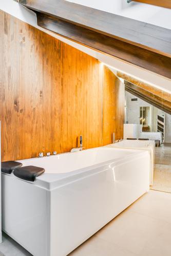 Suite with Spa Bath