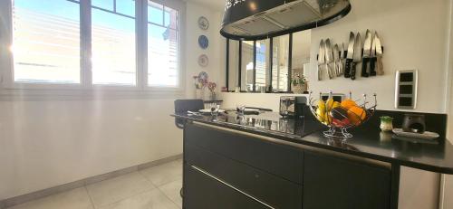 Konyha, Konforta : Paisible maison d'été avec grand jardin (Konforta : Paisible maison d'ete avec grand jardin) in Sainte-Geneviève-des-Bois