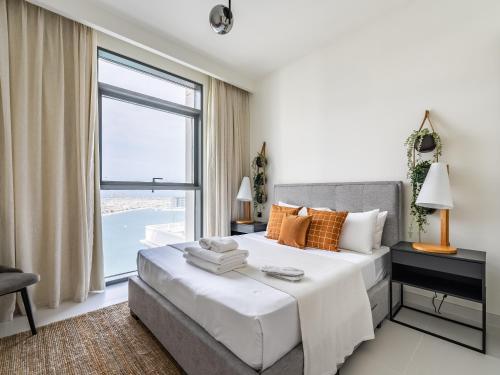 Sea-Front Unique Retreat With Balcony in Marina, Дубай (фото 8)
