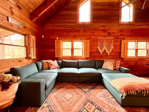 Beautiful Cabin on 83 Acres near New River Gorge National Park in Hico, USA