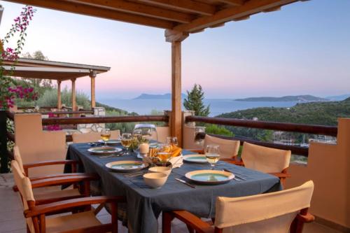 Villa Giancarlo - Lovely Villa with Stone and Wood Elements in Sivota Bay - Lefkada