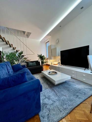 attico ARENA,200mq[NETFLIX-WIFI-AIR CONDITIONING], Verona