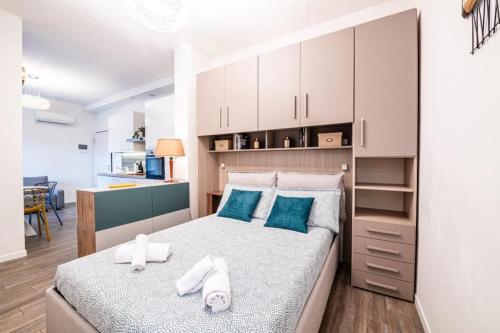 Blue House near Parco San Donato