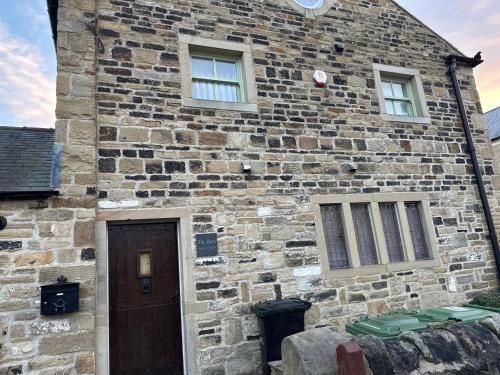 Exterior view, Majestic Farmhouse Barn 8 Guests Pass the Keys in Rodley