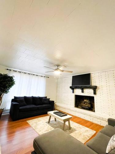 Hidden GEM W1 king bed &2 queens in Winston-Salem, USA