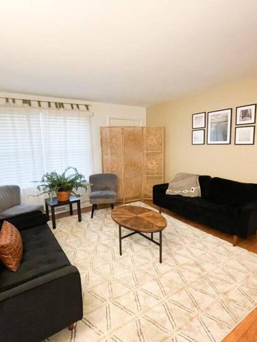 Hidden GEM W1 king bed &2 queens in Winston-Salem, USA