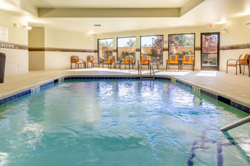 Pool, Courtyard Lexington Keeneland/Airport in Beaumont Residential