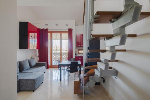 EUR Moravia Attico panoramico con terrazzo, fino a 5 ospiti, Roma (foto 8)