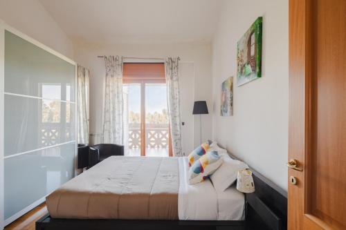 EUR Moravia Attico panoramico con terrazzo, fino a 5 ospiti, Roma (foto 7)