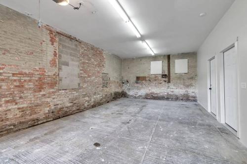 Carriage House Loft - King Bed and Garage Parking in Buffalo, USA