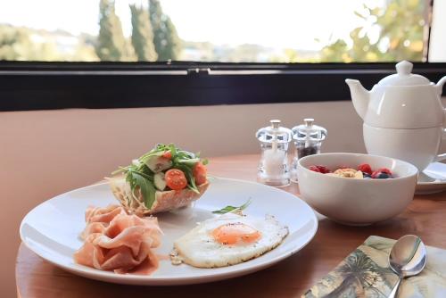 อาหารและเครื่องดื่ม, La Pina Verde in เอสเตโปนา