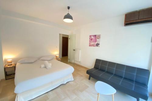 06BG - Studio 600m from the beach - private parking
