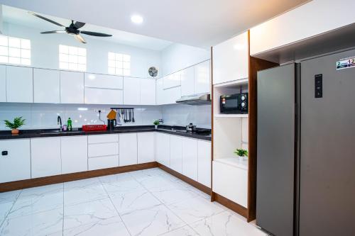 Mid Valley Area near Glasshouse Seputeh KL Gateway - image 14