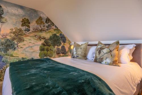 No 33 Woodlands Cottage