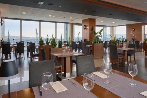 ห้องอาหาร, Hotel Versatile in กัวดา