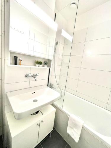 Urban Oasis with Queen Bed and View BE-18, Zürich (Foto 6)