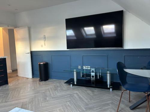 Large 4 bed, walking distance to centre - sleeps 8, Cardiff (photo 4)