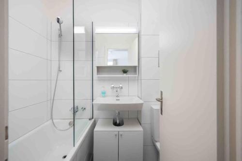 Urban Oasis with Queen Bed and View BE-32, Zürich (photo 6)