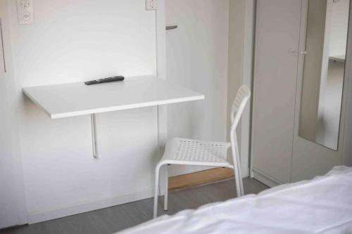 Urban Oasis with Queen Bed and View BE-32, Zürich (photo 7)