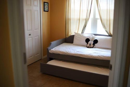 NEW Sunny Escape! Enjoy TV by your Private Pool Mins from Disney in Davenport, USA