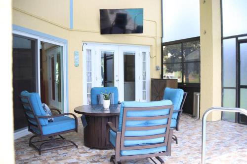 NEW Disney World Villa 4BR, Private Pool Fam Retreat near Lake Saint Charles