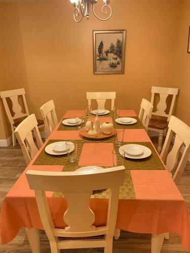 NEW Disney World Villa 4BR, Private Pool Fam Retreat near Lake Saint Charles