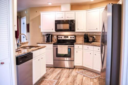 NEW Disney World Villa 4BR, Private Pool Fam Retreat near Lake Saint Charles