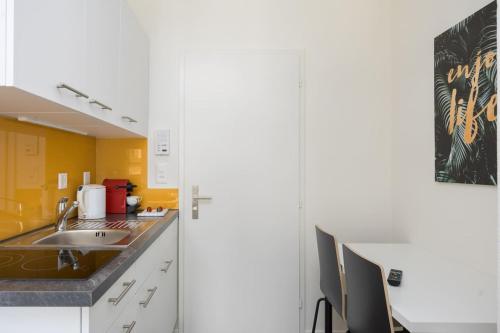Urban Oasis with Queen Bed and View BE-53, Zurych (zdjęcie 10)