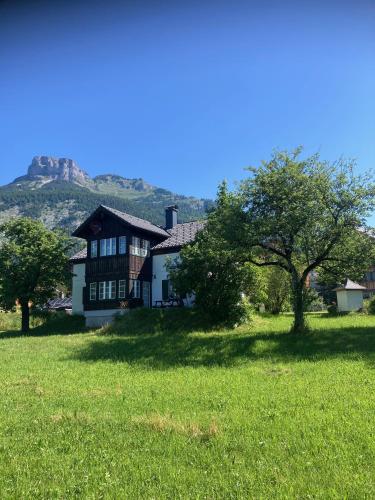 Apartment with Mountain View