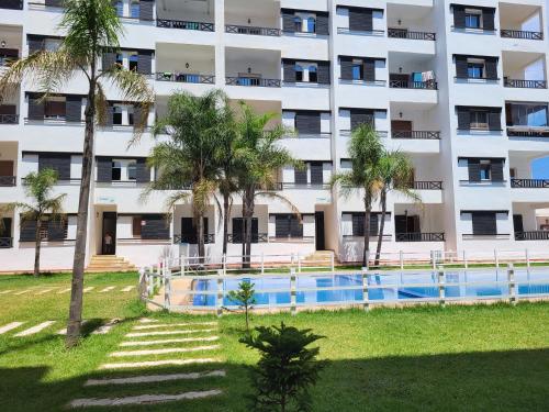 Appartement lumineux avec piscine