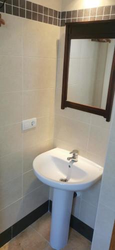 HOGAREÑO ADOSADO EN EL PUEBLO DE ARDALES HOGAREÑO ADOSADO EN EL PUEBLO DE ARDALES