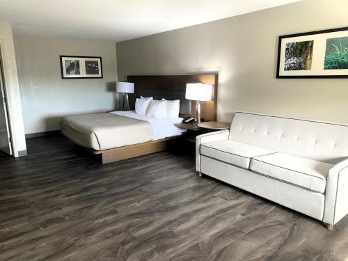 Quality Inn & Suites Near White Sands National Park