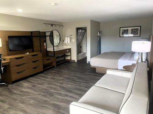 Quality Inn & Suites Near White Sands National Park